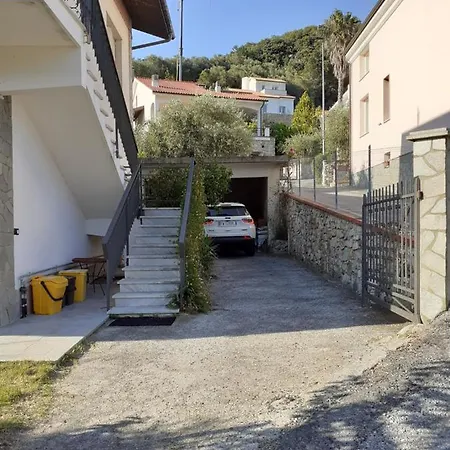 בית נופש Casetta Al Mare Giustenice